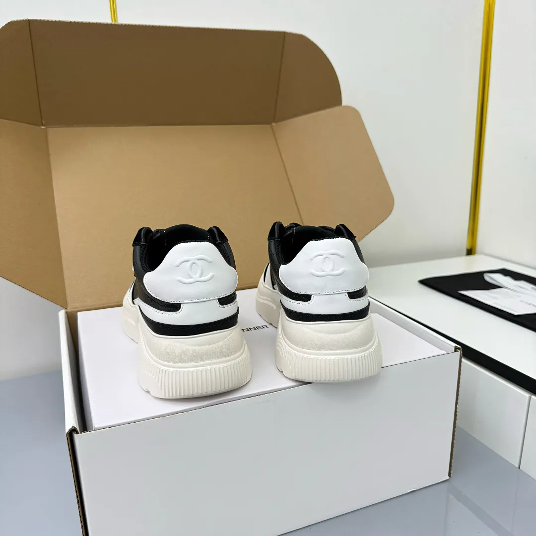 👟👟Ex-factory price 620👟👟 Chanel bread shoes ~ original calfskin panda shoes Chanel 25C latest hot style panda black and white sports shoes casual sneakers Xiaoxiang hot item classic black and white panda color coco girls must pay Fabric: original custom mixed sheepskin lining: original imported breathable mesh lining outsole: Original molded rubber + TPU combination Size: Women's 35-41